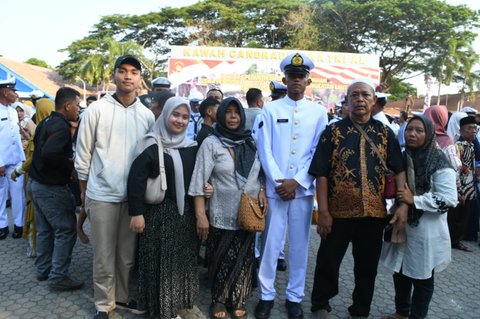 Anak Pedagang Asal Ngawi Jadi Lulusan Terbaik Dikmata TNI AL 44/1, Kisah Perjuangannya Bikin Haru