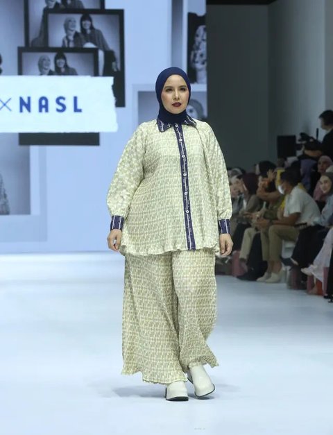 Kompaknya Geng Cendol di JWF, Catwalk Pakai Baju Kolaborasi Brand Zaskia Sungkar dan Nagita Slavina: Ada Titi Kamal Cantik Berhijab