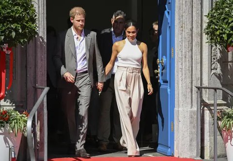 Beda Selera Fashion, Intip Gaya Pakaian Meghan Markle dan Kate Middleton, Siapa Lebih Oke?