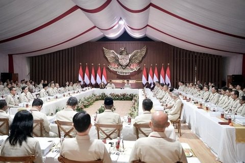 Panglima TNI Tampil Beda Tanpa Seragam Loreng, Keren Abis Pakai Kemeja 4 Kantong Khaki Bareng Kapolri