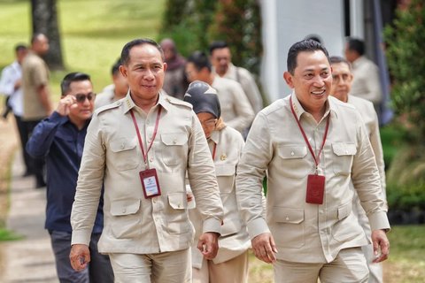 Panglima TNI Tampil Beda Tanpa Seragam Loreng, Keren Abis Pakai Kemeja 4 Kantong Khaki Bareng Kapolri