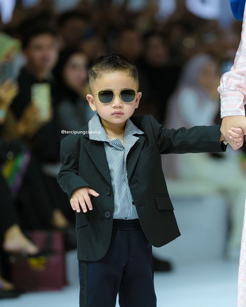 Lucu dan Bikin Gemas, Rayyanza Anak Raffi Ahmad Tampil di Catwalk Jakarta Fashion Week: Keren Mirip Bos Mafia