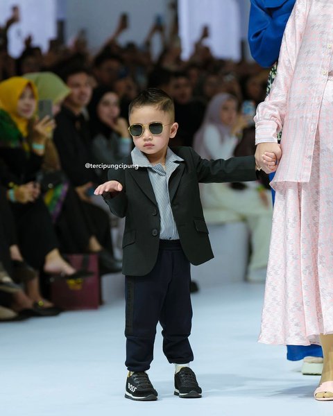 Lucu dan Bikin Gemas, Rayyanza Anak Raffi Ahmad Tampil di Catwalk Jakarta Fashion Week: Keren Mirip Bos Mafia