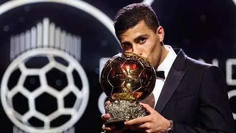 FOTO: Rodri Raih Ballon d'Or 2024, Ini Kontribusi Luar Biasa untuk Manchester City dan Timnas Spanyol