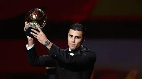 FOTO: Rodri Raih Ballon d'Or 2024, Ini Kontribusi Luar Biasa untuk Manchester City dan Timnas Spanyol