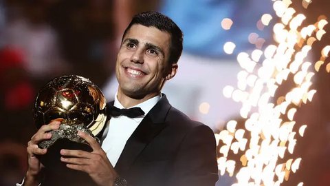 FOTO: Rodri Raih Ballon d'Or 2024, Ini Kontribusi Luar Biasa untuk Manchester City dan Timnas Spanyol