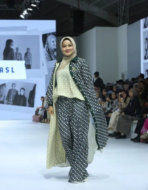 Cantik dan Bikin Pangling, 6 Pesona Titik Kamal dan Nabila Syakieb Tampil Berhijab di JFW 2025