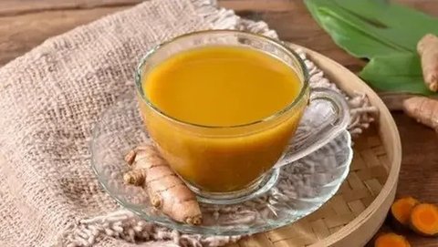 Cara Mudah Turunkan Kolesterol Tinggi dengan Minuman Jamu Kunyit Rumahan