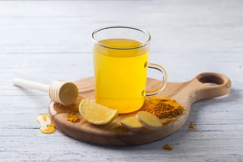 Cara Mudah Turunkan Kolesterol Tinggi dengan Minuman Jamu Kunyit Rumahan