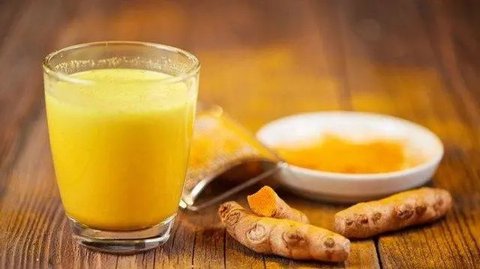 Cara Mudah Turunkan Kolesterol Tinggi dengan Minuman Jamu Kunyit Rumahan