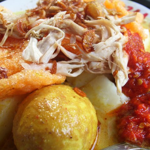 Berapa Kalori dan Nutrisi dalam Sebungkus Lontong Sayur? Kenikmatan Menu Sarapan yang Perlu Diperhatikan