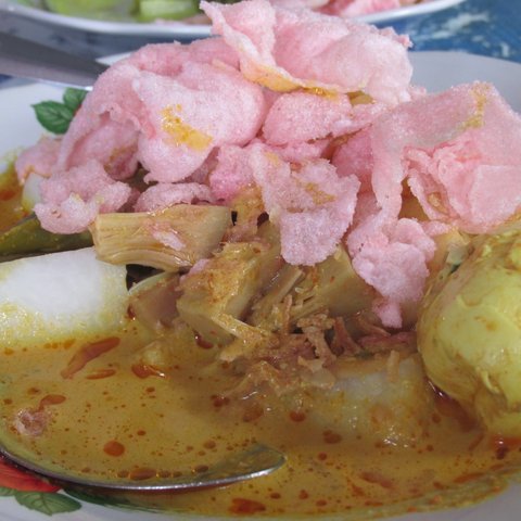 Berapa Kalori dan Nutrisi dalam Sebungkus Lontong Sayur? Kenikmatan Menu Sarapan yang Perlu Diperhatikan