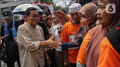 FOTO: Temui Warga Kebayoran, Pramono Anung Janji Ciptakan 500 Ribu Lapangan Kerja di Jakarta