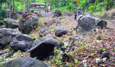 Tak Seseram Namanya, Curug Larangan Sukabumi Tawarkan Suasana Air Terjun yang Hening dan Sunyi