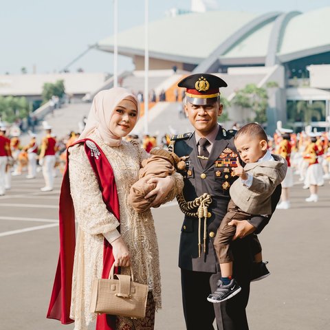 Bahagianya Ajudan Kapolri Istrinya Kini jadi Anggota DPD, Bertemu Sang Jenderal di Senayan Langsung Cium Tangan