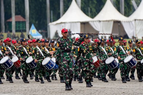 Prajurit Penerjun Payung Nyungsep Nabrak Barak Persiapan HUT TNI, Bangga Semua Tepukan Tangga Bukan Ditertawakan