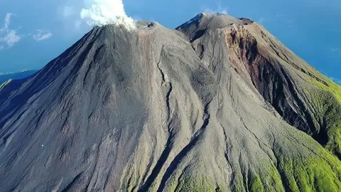 6 Fakta Mengejutkan Tentang Gunung Karangetang, Gunung Berapi Paling Aktif di Indonesia dengan 5 Kawah