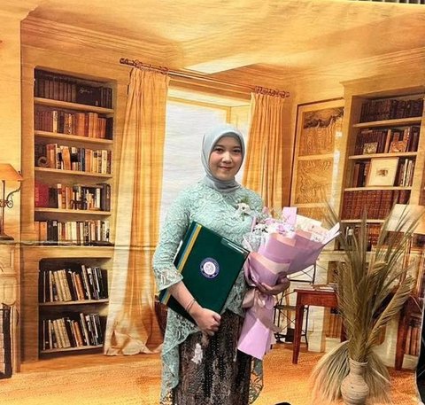 Vina Amalia, anak kedua Mahfud MD, adalah alumni Fakultas Kedokteran Universitas Airlangga.