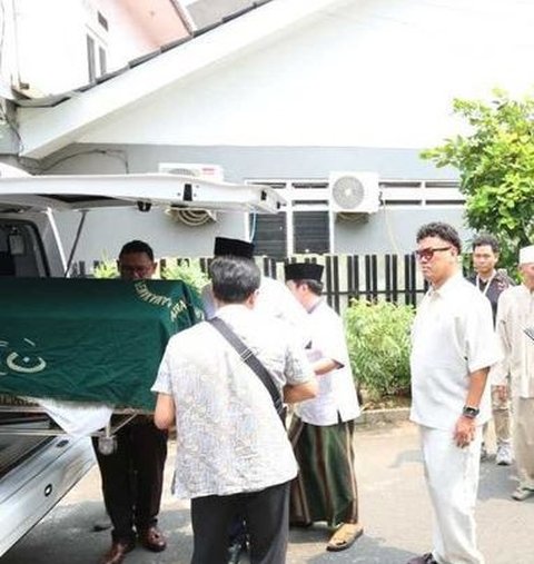 Ketegaran Uya Kuya Ditinggal Sang Ayah, Duduk Disamping Jenazah Sambil Menahan Air Mata Tanpa Bicara