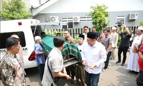 Ketegaran Uya Kuya Ditinggal Sang Ayah, Duduk Disamping Jenazah Sambil Menahan Air Mata Tanpa Bicara