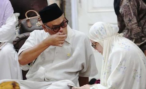 Ketegaran Uya Kuya Ditinggal Sang Ayah, Duduk Disamping Jenazah Sambil Menahan Air Mata Tanpa Bicara