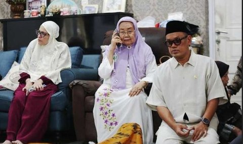 Ketegaran Uya Kuya Ditinggal Sang Ayah, Duduk Disamping Jenazah Sambil Menahan Air Mata Tanpa Bicara