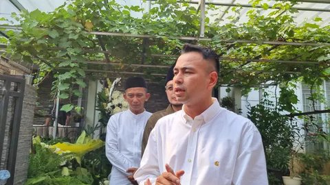 Ikut Berduka, Raffi Ahmad Kenang Kebaikan Mendiang Ayah Uya Kuya saat Berhaji di Tanah Suci