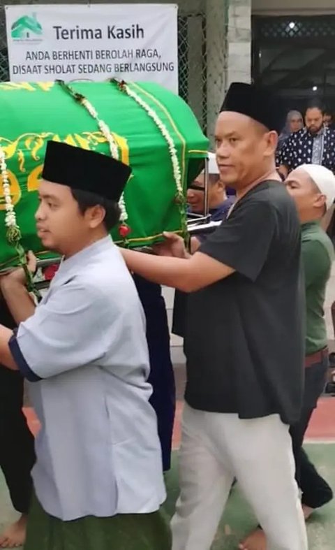 Ikut Berduka, Raffi Ahmad Kenang Kebaikan Mendiang Ayah Uya Kuya saat Berhaji di Tanah Suci