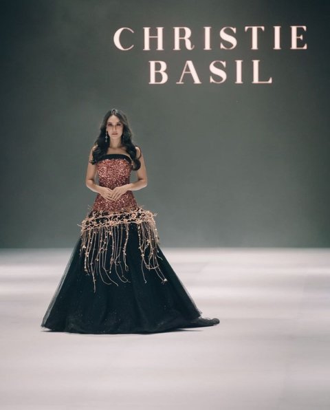 Cantik dan Memukau, Deretan Artis di Catwalk Jakarta Fashion Week 2025, dari Luna Maya, Raisa hingga Nagita Slavina