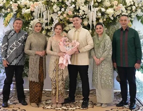 Cantik dan Memesona, Potret Putri Willy Dozan dan Betharia Sonata saat Tunangan Tampil Sederhana dengan Kebaya Coklat