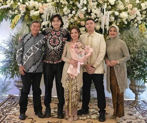 Cantik dan Memesona, Potret Putri Willy Dozan dan Betharia Sonata saat Tunangan Tampil Sederhana dengan Kebaya Coklat