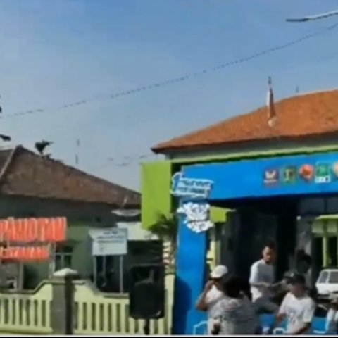 Heboh Kampanye Paslon Bupati Rembang Nekat Gelar Konser Dadakan di Depan Puskesmas, Endingnya Kena 'Semprot' Bawaslu