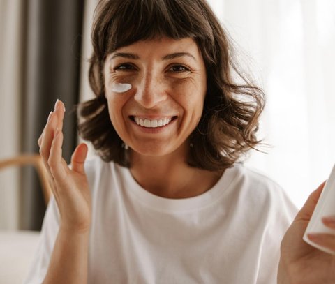 Sunscreen sebagai Sahabat Sejati Kulit untuk Melawan Tanda-Tanda Penuaan Dini