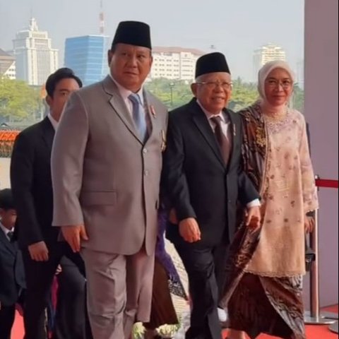 Momen Prabowo Subianto Gandeng Wapres Ma'ruf Amin saat Naiki Anak Tangga, Penuh Kehangatan