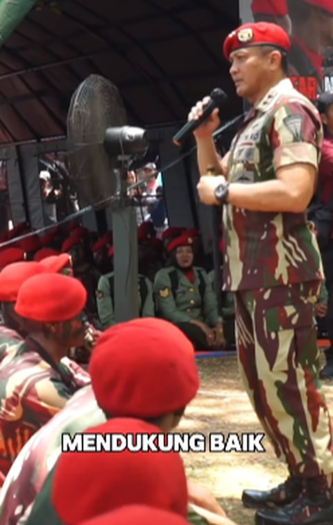 Momen Mayjen Djon Afriandi Bakar Semangat Prajurit, Bangga jadi Kopassus Langsung Digendong Anak Buah