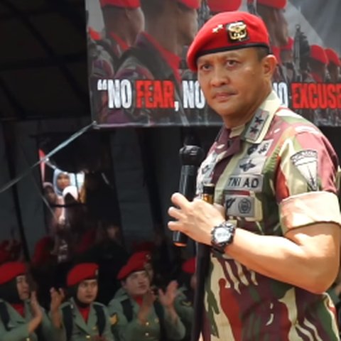 Momen Mayjen Djon Afriandi Bakar Semangat Prajurit, Bangga jadi Kopassus Langsung Digendong Anak Buah