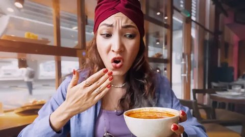 Perempuan Wajib Tau! Ini 6 Kandungan Makanan yang Dapat Memperburuk Nyeri Haid