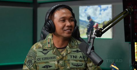 Segudang Prestasi Mayor Ade Kurniawan Penerjun Bawa Bendera AD di HUT ke-79 TNI