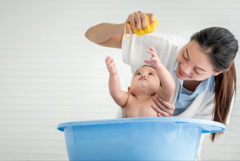 Menggunduli Rambut Bayi: Tradisi yang Perlu Dipertimbangkan atau Ditinggalkan?