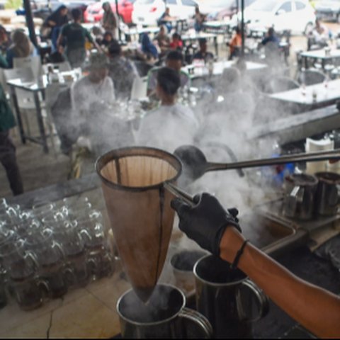 Mengenal Cara Unik Orang Aceh Menikmati Kopi, Ada yang Diseduh Cuma Setengah Gelas