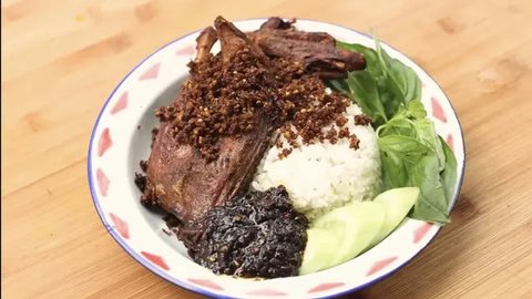 Resep dan Cara Masak Bebek Goreng Bumbu Hitam Madura yang Lezat dan Tak Berbau