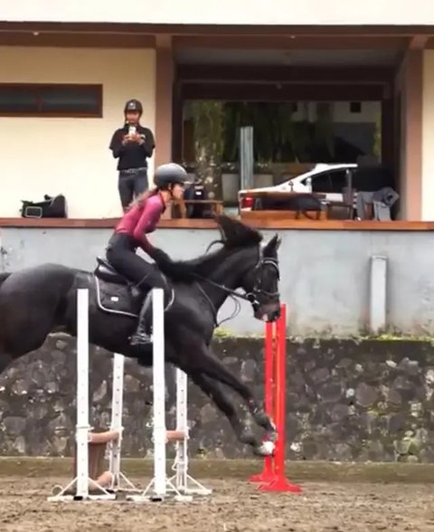 Ikut Lomba Berkuda, Raya Kohandi Sebut Zaskia Sungkar Lawan Paling Berat