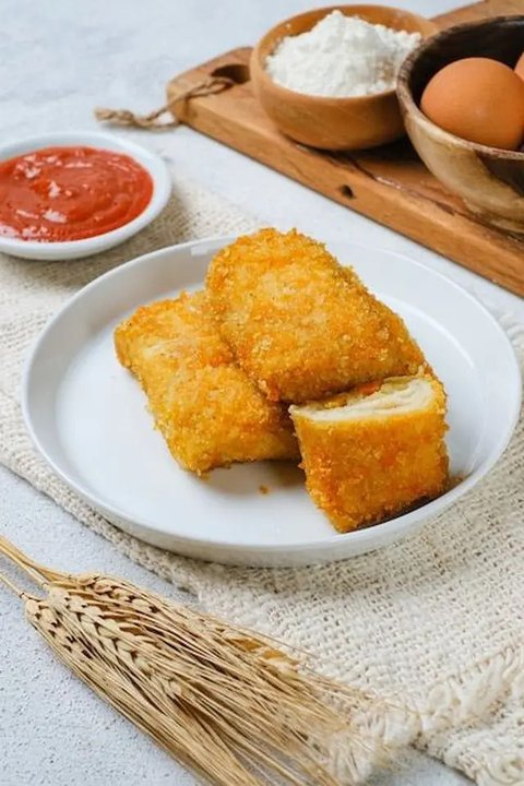 Risol Mayo Adalah Camilan Terkenal yang Disajikan dengan Saus Spesial