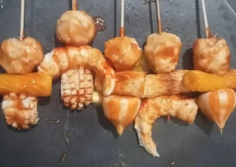 Sate Seafood Lengket dan Asam? Inilah Cara Mengurangi Lendirnya