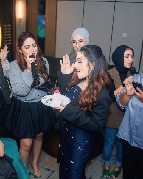 Potret Cantik Nurah Syahfirah Istri Tengku Rafly di Perayaan Ultahnya, Wajah Secantik Barbie Bikin Gak Kedip