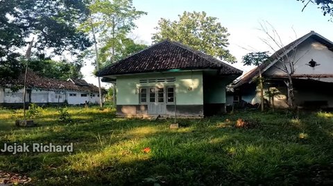 Potret Rumah Masa Kecil Ari Lasso Lama Terbengkalai, Tak Ada Penghuninya dan Kental Nuansa Menyeramkan Bikin Merinding