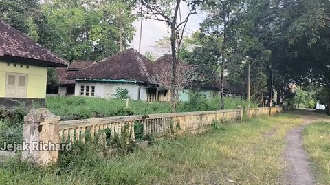 Potret Rumah Masa Kecil Ari Lasso Lama Terbengkalai, Tak Ada Penghuninya dan Kental Nuansa Menyeramkan Bikin Merinding