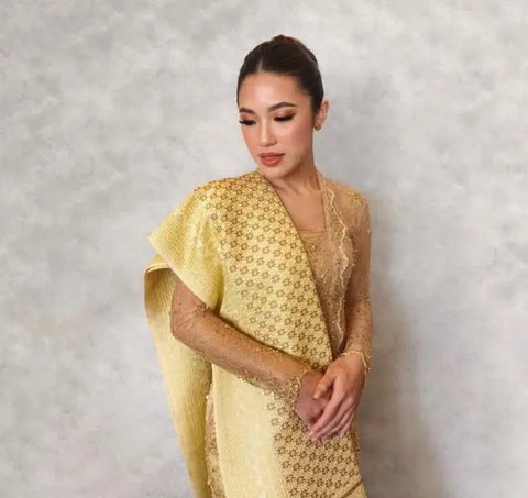 Penampilan Berkelas dengan Kebaya, Winona Delany Calon Menantu Hotman Paris Begitu Cantik