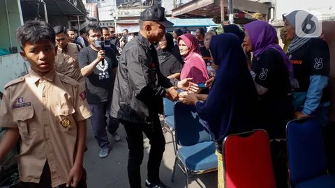 FOTO: Gaya Dharma Pongrekun Blusukan ke Pasar Minggu, Perkenalkan Getuk Tular Adab untuk Atasi Masalah Ekonimi Warga