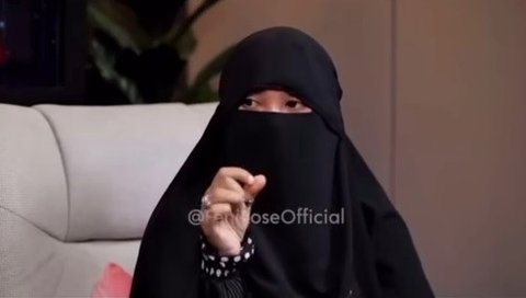 Deretan Artis Hijrah dengan Mengenakan Cadar dan Menjauh dari Industri Hiburan